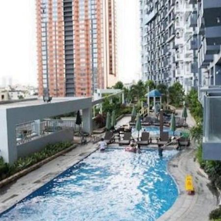 Great View With Balcony In Araneta Center Apartment Манила Екстериор снимка