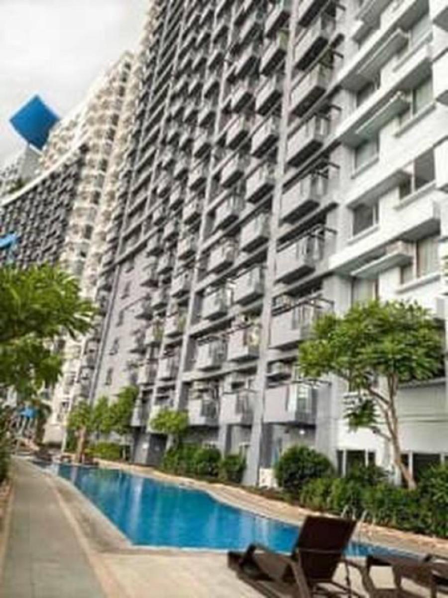 Great View With Balcony In Araneta Center Apartment Манила Екстериор снимка
